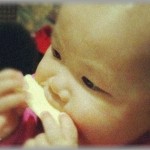 【キチママ】赤ちゃん用のお菓子しか食べられない私に子連れのママがキレた