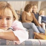 【鬼母】妹が生まれてからだんだん母親の対応が冷たくなってきた。運動会も授業参観も来なくなった。妹にも接触させなかった。鬼母振りはエスカレートし…