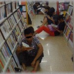 【スカッとする武勇伝】バイト先の本屋で男二人が座り込んでマンガ読んでた。しかもビニールやページ破ってるし。注意すると「はぁ?俺たち客だけど？」…その後どうなるかも知らずに。