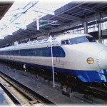 【セコママ】グリーン車に乗っているとき、トイレに立った隙に知らない親子が自分の座席に座ってた。目が合ったらなぜか勝ち誇ったような顔をされたのでそっと後ろから座席上のランプにSuicaをタッチしておいたら…