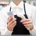 【ムカつく話】夜中にコンビニ行ったら店員が一人しかいなかった。名札を見ると外国人。それはいいんだけど、コイツ、なんで同じ商品のバーコード２回読み取ってるんだ？