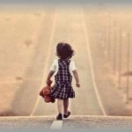 【放置親】お知らせもなく休みになることが多い南の島の幼稚園。その日も先生がいなくて門は施錠。送迎で子供を下ろそうとしている父親に「今日休みみたいですよ」と声をかけたら…