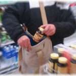 【スカッとするDQN返し】姑が万引きで捕まったので引き取りに来いと言われたけど「今高熱出してて外出できない」と嘘ついて回避。前やった時に私の住所氏名名乗りやがったこと絶対許せないし。