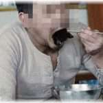 【愚痴】食事中に漫画、ビールや食べ物はこぼす、椅子倒してヘラヘラ。しかもパンツを脱ぎ出して〇をパタパタ。「しまえ！」と怒鳴るが……