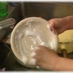 【結婚の愚痴】正月に義実家に帰省した時義母が私に向かって「子供は三人おるんやけど、孫は4人しかおらん。お嫁さんが一人しか産みませんからねぇえええええ！」と言ってきた。更に初めての盆休みは子供を取り上げられ私は初対面のオバさん達に囲まれてひたすら洗い物してた。