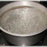 【冷めた瞬間】スパゲッティーを作るために鍋にお湯沸かしていたら、彼が沸いてるぞと言う。どう見てもまだ小さい泡がぷつぷつ浮いてきた程度。「まだ沸騰してないよ」と答えると｢何言ってんの？沸いてるじゃん｣ と何故かむっとして不機嫌に。意味が分からない。