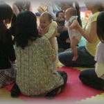 【気まずい瞬間】将来同級生になる赤ちゃんが集まるふれあい教室に参加した。楽しいはずの集まりが、自己紹介で一気にヤバい空気に…