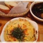 【家族】仕事中に右手の指を2本切断するはめになって、専業主夫の俺。家族は全てを受け止めてくれた。上の子が結婚を前提に付き合っている女性を連れて来たので、相手の好物を俺が作って、俺が育てたハーブティーを出した。彼女は「お母様はお料理がお上手なんですね！」と嫁に言ったが、嫁は「この人が作ったのよ」と返すと、彼女はこう言ったんだ……