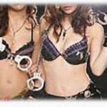 【武勇伝？】電車で痴漢にあった姉貴。鼻息ハァハァさせて擦り付けてくる男・・・電車を降りる間際、姉貴は閃いた！！