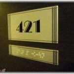 【恐怖体験】男2人出張で秋田市内のビジホに泊まった。翌朝の7時前、ドアを叩く音で目覚めた。そこには真っ青な顔の相方とフロントマンが立っていて、事情を聞くと、相方が起きたとき、部屋にあるはずの荷物やスーツがなく、慌てて外に出たら部屋番号が昨夜寝た部屋番号と違うという……