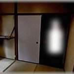 【怖い話】駅から徒歩6～7分で破格の物件。大家の条件はただひとつ「女性を住まわせないこと」入居を決めた弟が、引っ越して部屋の押入れを開けるとそこには・・・