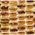 【泥ママ】某ハンバーガーショップで食事しながらVita*2台、PSP1台、3DS一台とノートPCを広げていたら、子供が見に来たからみせてあげた。20分ぐらいしてから子供の家族が帰る準備をはじめ、旦那が子供を連れてトイレに行ったその間に……