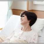 【ウルッとする話】俺が見舞いに行くといつも笑顔で出迎える嫁。ある日、忘れ物をして病室に戻ると看護師に泣きつく嫁の声が・・・「痛い、苦しい・・・！」