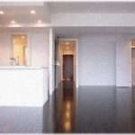 【ちょっと怖い話】新築直後に室内で人が亡くなった事故物件を義兄夫婦が買ったけど、義兄が転勤になって急きょ貸すことになったら、事故物件の経歴が足を引っ張って借り手がつかない……