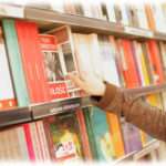 【愚痴】昨日古本屋でジャージ着た兄ちゃんが店員の女の子に「なんで俺のあとずっと付いてくるの」とか言ってた。店員さんの反応は･･･