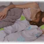 【和む話】仮眠のみで5日連続ほぼ徹夜だったので、朝食を食べ終わってからちょっと寝かせてと寝室に行った。そうしたら娘がお昼ご飯だと起こしにきた。片付けて家族でお昼寝！とまた寝室にいったら今度は「ままおやつ」。寝室から出ると･･･。