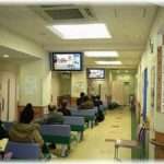 【ずうずうしい話】病院の待合室で空いていた席に座りぐったりしていたら隣に幼稚園前位の子が座り、私の方を見て「そこママが座るからどいてください」と言ってきた。