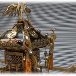 【愚痴】小学生の上の子が子供神輿をかつぐので、下の子と一緒についていった。行く先々の振る舞いはかついでいてもいなくても小学生が優先で、下の子は後回しにされてしまった。あげく…