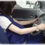 【相談者がクズ】嫁は妊婦で２ヶ月、子供１歳。俺の友達の結婚式があるので、車で片道４時間の会場まで嫁に送迎を頼みたいが難しいだろうか？