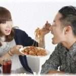 【夫婦】夫が飲みに行き、知らない女性にあーんの状態で食事を食べさせてもらっていた写真をLINEのタイムラインにあげたらしい。私はガラケーなので見れないがスマホを使っている私の実母がそれを見つけ発覚した。