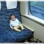 【図々しい話】新幹線で子連れの女性に「赤ちゃんがおっぱいを欲しがってるからその間だけ席を譲ってくれ」と声をかけられた。