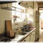 【報告者が…】同居させてやってる嫁が妻の手伝いをしないので「嫁なら最後まで立ってろ！先に飯を食うな！」と叱ってやりました。