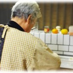 【良い関係】口うるさいしアポ無し凸とかあるけど、すべては私を思ってしてくれてるって分かるから私は姑さんが大好き。ある日、主人の出張の準備をしたんだけど、靴下を一足入れ忘れたらしく、主人が激怒して実家に家出してしまった。めんどくせーと思ってると泣きながら主人から電話が…。何事かと思って行ってみると…。姑さん…TT