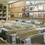 【ウルッとくる話】妻との出会いは社会人一年目、23歳のときだった 。レコードショップで何度も見かける彼女に声をかけることにした。