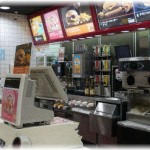 【武勇伝】マックで若い兄ちゃんがガチ切れしながら店員に喰って掛かってた。「店員災難だな」と思いつつテイクアウトして帰ったが、家で袋を開けてみると・・・