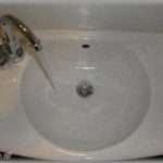 【ウザ友】友達が泊まりにきたんだけど、水道流しっぱなし+電気つけっぱなし。それとなく注意すると、友「そんなこと言ったのは あんただけ、あんたがおかしい、あんたが悪い」