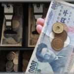 【セコママ】某パン屋さんのレジでお釣りを貰おうとしたら、隣にいた子連れ客がこちらを睨みつつレジ係に「それ私のお釣り！」と怒鳴りつけた。