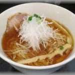 【ずうずうしい話】ラーメン屋で食券を買って渡し待っていると俺より後に来た客に俺と同じ内容のラーメンが先にいって食べ始めている。おかしいと思っていると店員が書く確認しに来てすぐ作りますと言ってきた。じゃあさっきのラーメンは？