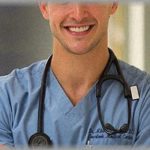 【最悪な医者】スノボで転び、あまりの痛さに病院へ。レントゲンを撮ると肋骨が少し骨折していただけらしく、整形外科医が痛がり呻く私をバカにしながら触診。 念のため入院すると・・・