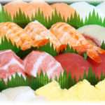 【修羅場】義実家はつまみ食いを許さない家で、祝い事のときに私の母がすし桶から1個つまんだら寿司20人前すべて捨てられ、母が泣いて謝っても許してくれなかった。さらに夫からは母と絶縁か離婚を迫られている。情状酌量の余地は一切無いようだ。なぜなら母は…。