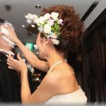 【不幸な結婚式】同僚同士の結婚式に出たら披露宴で例のフラッシュモブも目じゃないプログラムが組まれてた。まず新婦による新郎へのクリームたっぷりのパイ投げから始まり・・・