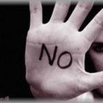 【友人GJ!】夜道を友達と歩いてたら、知らないオバサンが「子供が事故で入院したらしい。財布落としたから1000円下さい！」と言ってきた。どうしよう?と私がオロオロしてたら友達がいきなり・・・