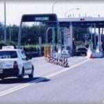 【スカッとする話】高速教習の為、高速のインターへ向かうまでの一般道で後ろからプシュプシュいわせたトラックが煽ってくる。教官「ああいうのが事故ったり捕まったりするんやで」