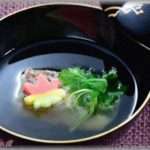 【下品】お盆の会食で、突然中１の従妹が「おえ～！」と吐きそうな声を発した。 まさか食あたりか異物混入かとうろたえ、大丈夫？と声をかけると・・・