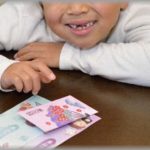 【義弟嫁】従兄の子にお年玉をあげようとしない義弟嫁を見かねて、義母が義弟からと言って渡した。あとから義父が義弟をたしなめたら「嫁は渡したって言ってるよ。従兄が二重取りしてるんじゃないかって」