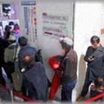 【スカッとする話】確定申告の列に並んでたら、サラリーマン風の男性が携帯に出るため列を離れた。少しして戻って来た男性に、後ろに並んでた意地悪おばさんが「並び直してください！」ときっぱり。ところが数分後、思いがけない事態発生！