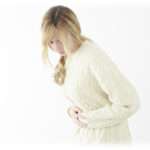 【修羅場】朝起きると下腹部に、なにかがポンと小さく弾けたような違和感があったんだけど、静かにしてれば治ると思ってた。しかし体調はどんどん悪化し動けないほどになり、救急車を呼んでもらって病院にいくと即入院。翌日手術で腹を開いてみると…。