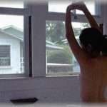 【非常識】泊まりにきた友達が「私家では裸族なんだ☆」といい服を脱ぎだした→弟が私の部屋にお茶を運んできてヤツの体を見てしまった…