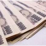 【衝撃的な出来事】コンビニでバイト中、レジの10万を金庫にしまおうとしたら同僚がお金を奪ってポケットにいれようとした！