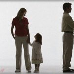 【真実】両親が離婚した理由は知人に我が家の貯金を貸していたからだと聞いていた。その後母子家庭になって引っ越しをした。最近になって父から私宛に当時の裁判の資料なんかが送られてきた。