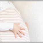 【鬼畜】どういうつもり？妊娠８ヶ月の私のお腹を殴るふりをしてくる同僚男性。はらわた煮えくり返る！！