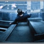 【驚愕】自◯ツをしようとマンションの屋上の柵を超えて下を見たら、下の階のカップルが行為中だったらしく天窓から目が合ったｗｗｗそれからというもの、あれよあれよとものすごく人生が狂っていった…