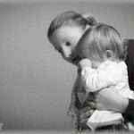 【オカルト】小3の次女は赤ん坊の頃から宙を見ながらボーッとしてる時がかなりの頻度であるんだがつい先日謎が解けた。