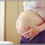 【ゾッとする話】出産間近、保育所に上の子を迎えに行ったら最近入所したらしい子にいきなり腹を殴られた。 その足で病院に向かった所、その途中で破水した。