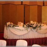 【不幸な結婚式】従姉妹の披露宴の最中に天井から大量の水が降ってきた。天井裏を這っている配水管が老朽化して破れ、貯まった水の重みで天井が抜けたらしい。