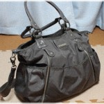 【汚嫁への復讐】嫁の化粧台から聞き慣れぬ携帯呼び出し音が鳴り、調べたら見たことないバッグから見覚えのない携帯がでてきた！